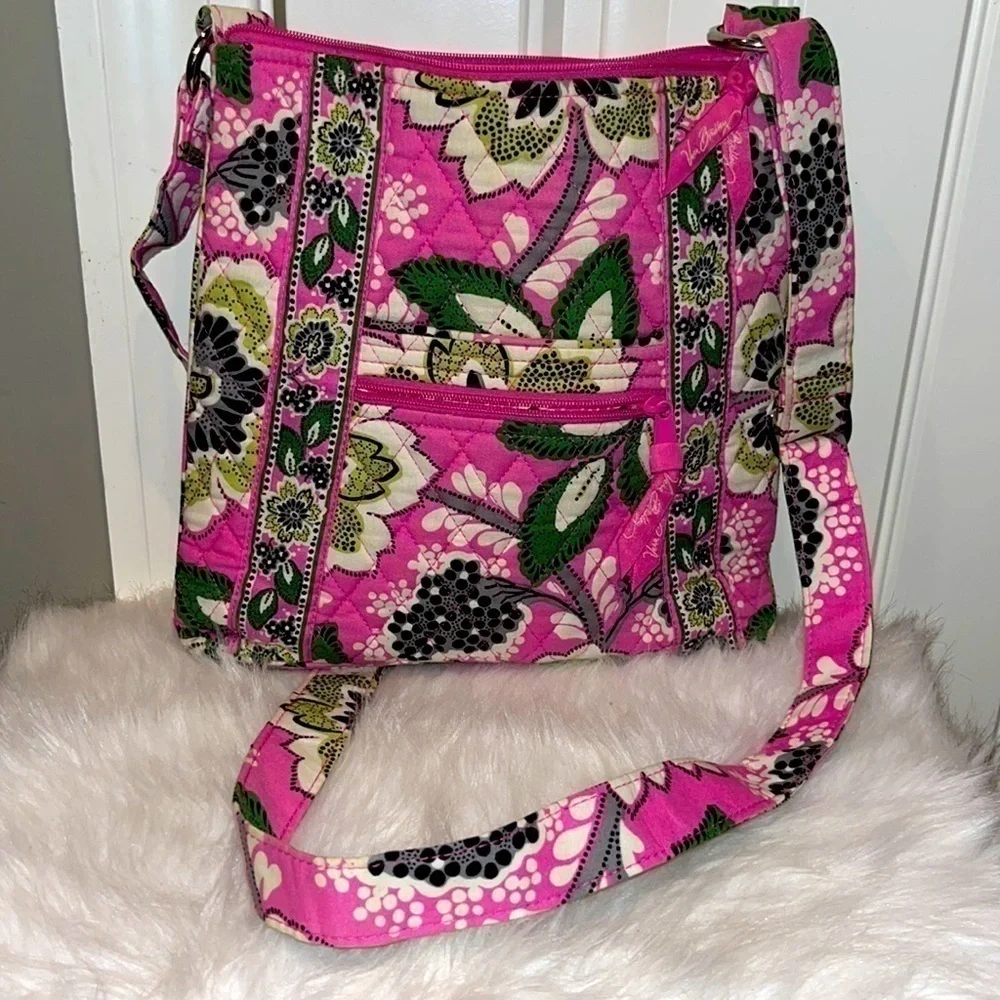 𝅺VERA Bradley Priscilla Pink hipster crossbody purse boho hippie Beachy floral